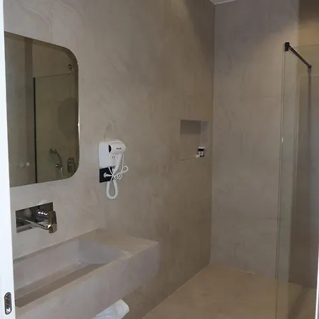 Lord Hotel Vorë